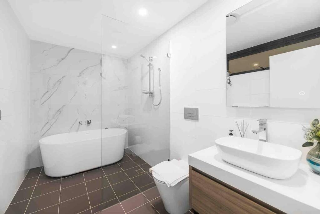 Luxury 3 Bedroom Apartment In Ryde Сидней Экстерьер фото