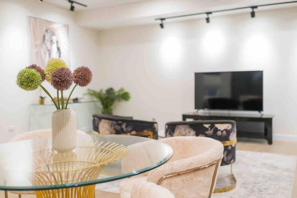 Luxury 3 Bedroom Apartment In Ryde Сидней Экстерьер фото